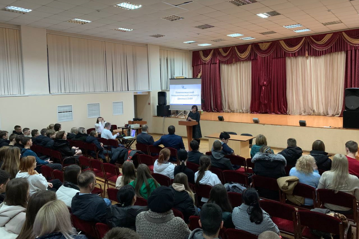 2022.12.13 профориентация Изобильный 2.jpg