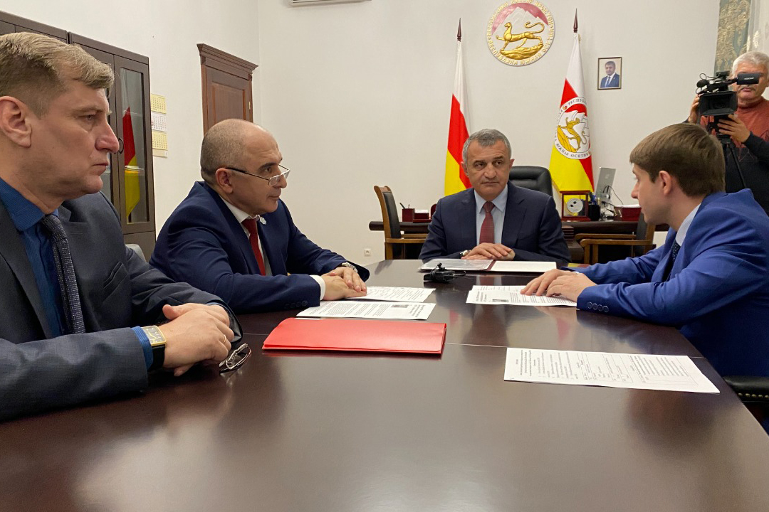 predstaviteli-skfu-nagrazhdeny-gosudarstvennymi-nagradami-respubliki-yuzhnaya-osetiya-ncfu.ru-02