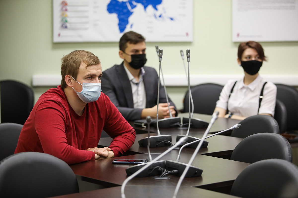 vedushchie-ehksperty-obsudili-problemy-informacionnoj-bezopasnosti-rossii-ncfu.ru-03