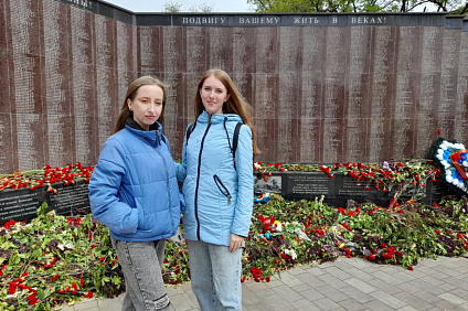 Студенты НТИ приняли участие в карауле у мемориала «Стена памяти»