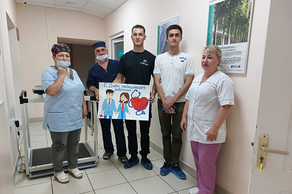 Волонтеры НТИ СКФУ поздравили медицинских работников с профессиональным праздником