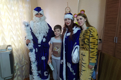 Волонтеры НТИ приняли участие в благотворительной новогодней акции  «Добрая елка»