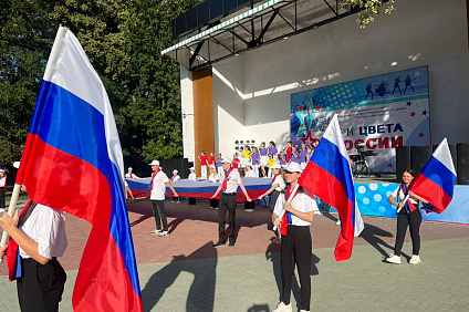 Волонтеры НТИ СКФУ приняли участие в акции «Флаги России»