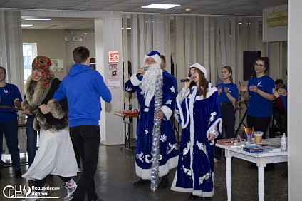 Волшебные мгновения: студенты НТИ СКФУ проводят мастер-класс на предприятии АО «Арнест» и заряжают новогодним настроением